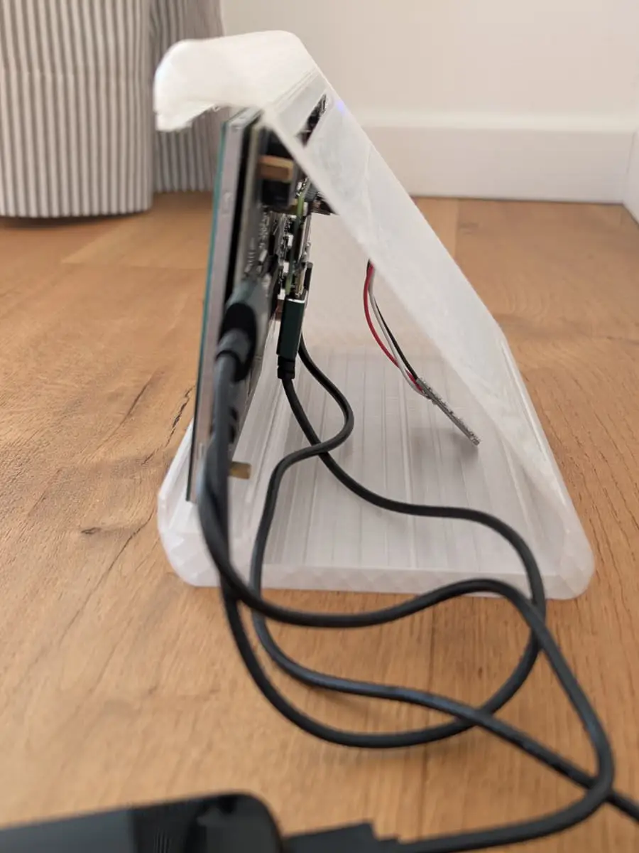 Innenleben des ersten Prototyps mit Verkabelung